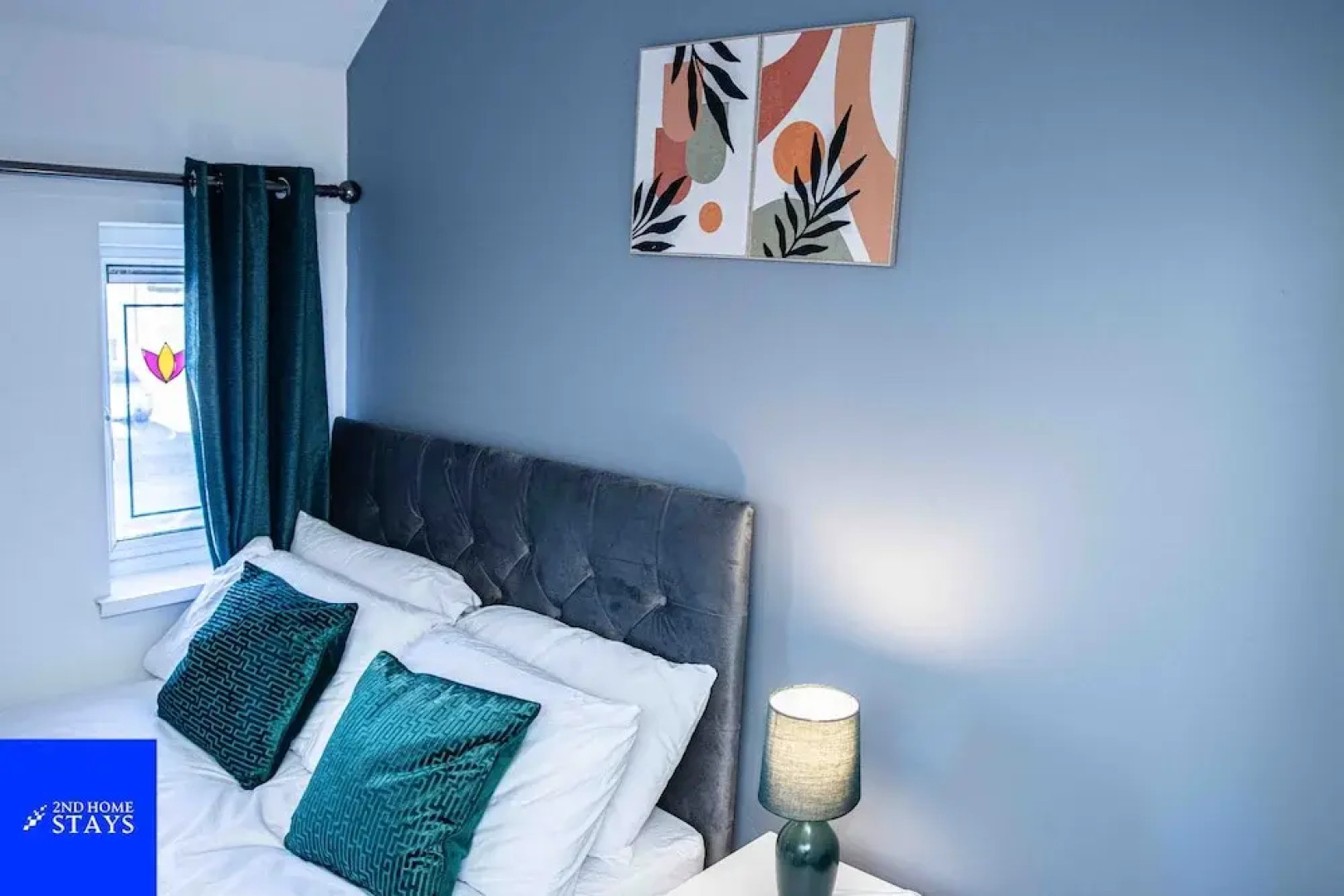 2ndhomestays -walsall- Charming 3-bedroom House