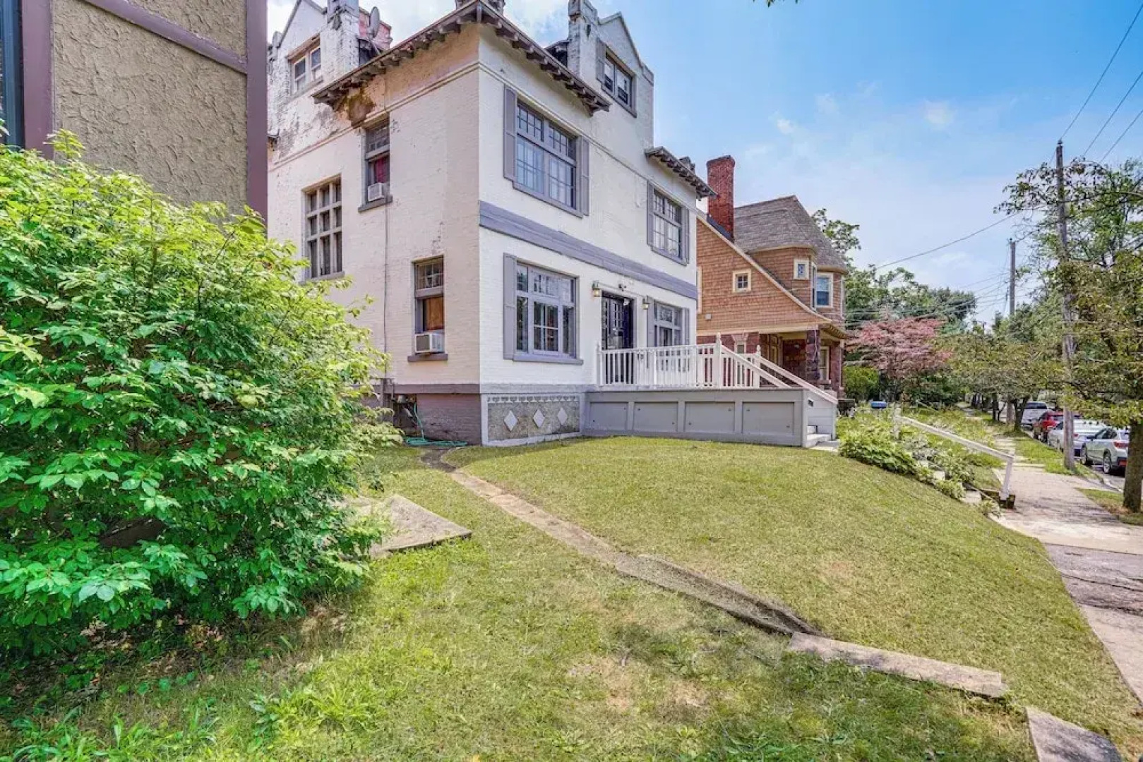 Walk to Nott Memorial: Studious Retreat Near Eats