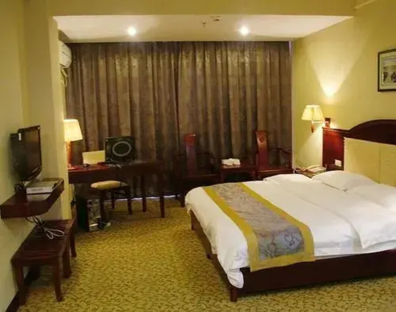 Qinzhou Lingshan Zhengjiu Hotel