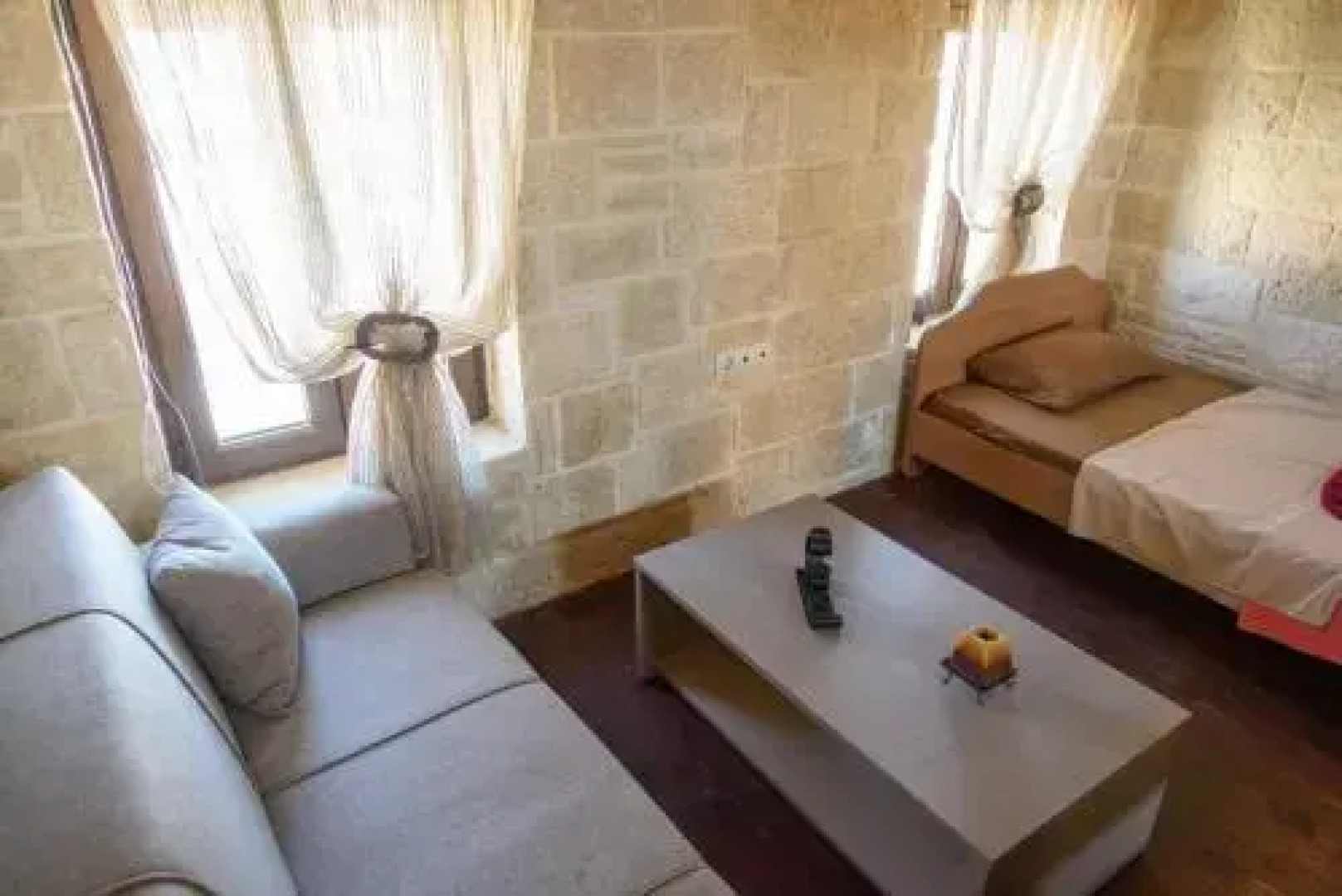 Traditional Stonehouse Vicky