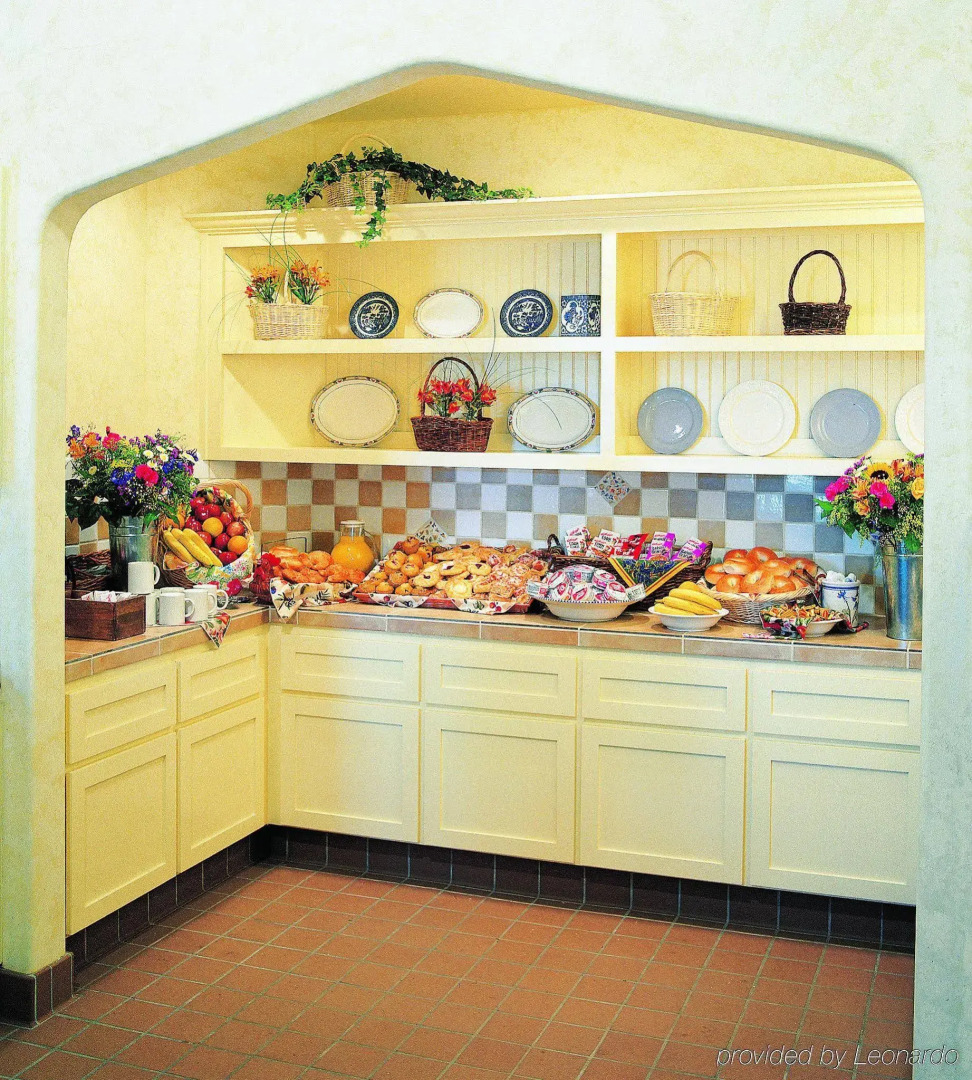 Cottage Inn By The Sea