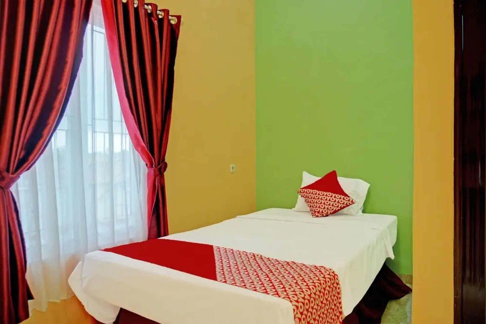 OYO 92293  Pahala Syariah Residence