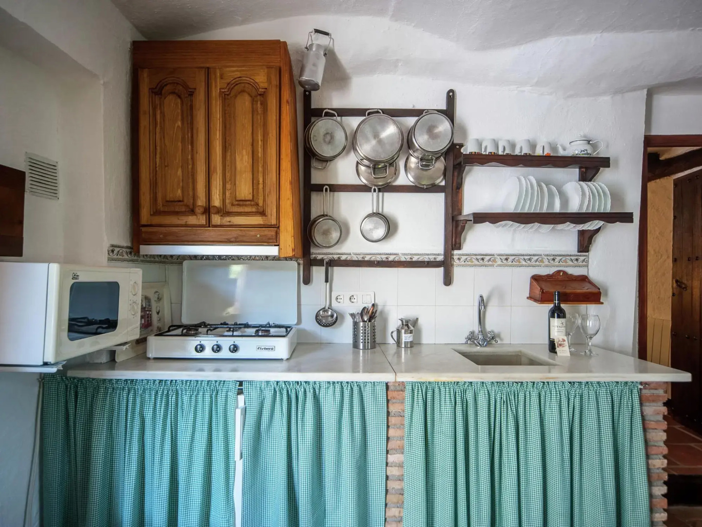 Rustic Cottage in El Padul With Swimming Pool