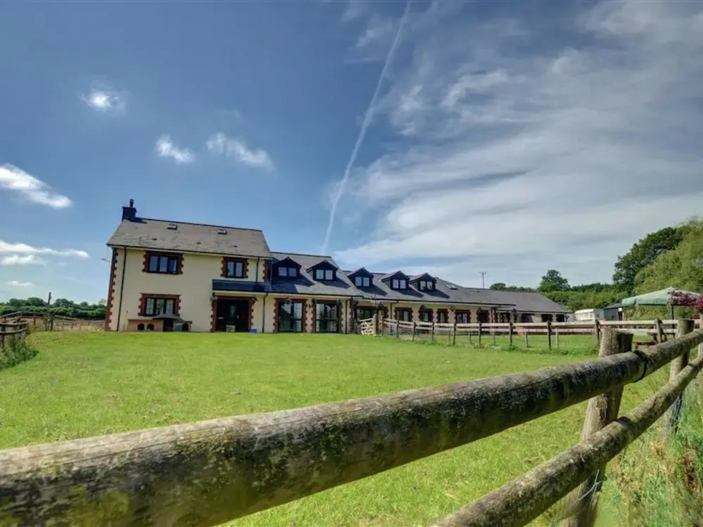 Pleasant holiday home in South Molton with Garden