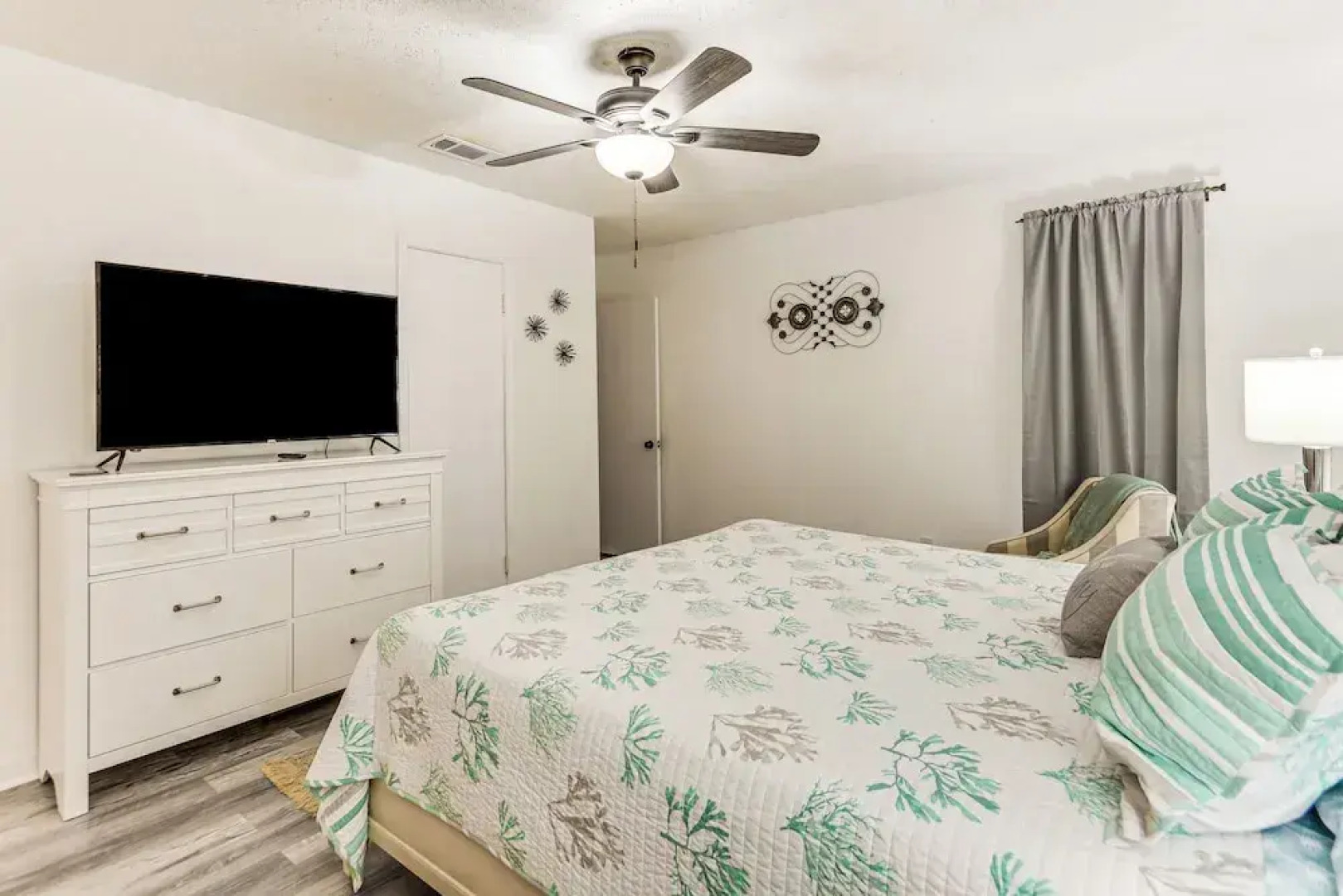 Poolside Oasis: 7 Mi to Pensacola Beach Boardwalk!