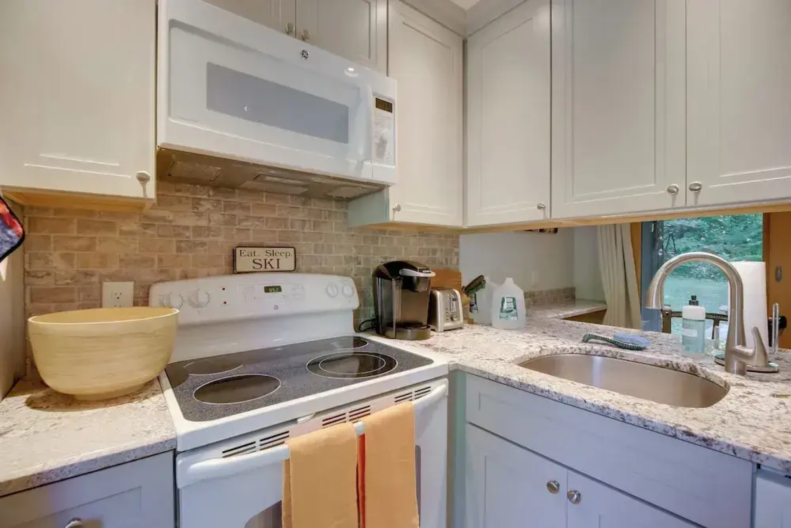 Waitsfield Condo w/ Pool & On-site Trail Access!
