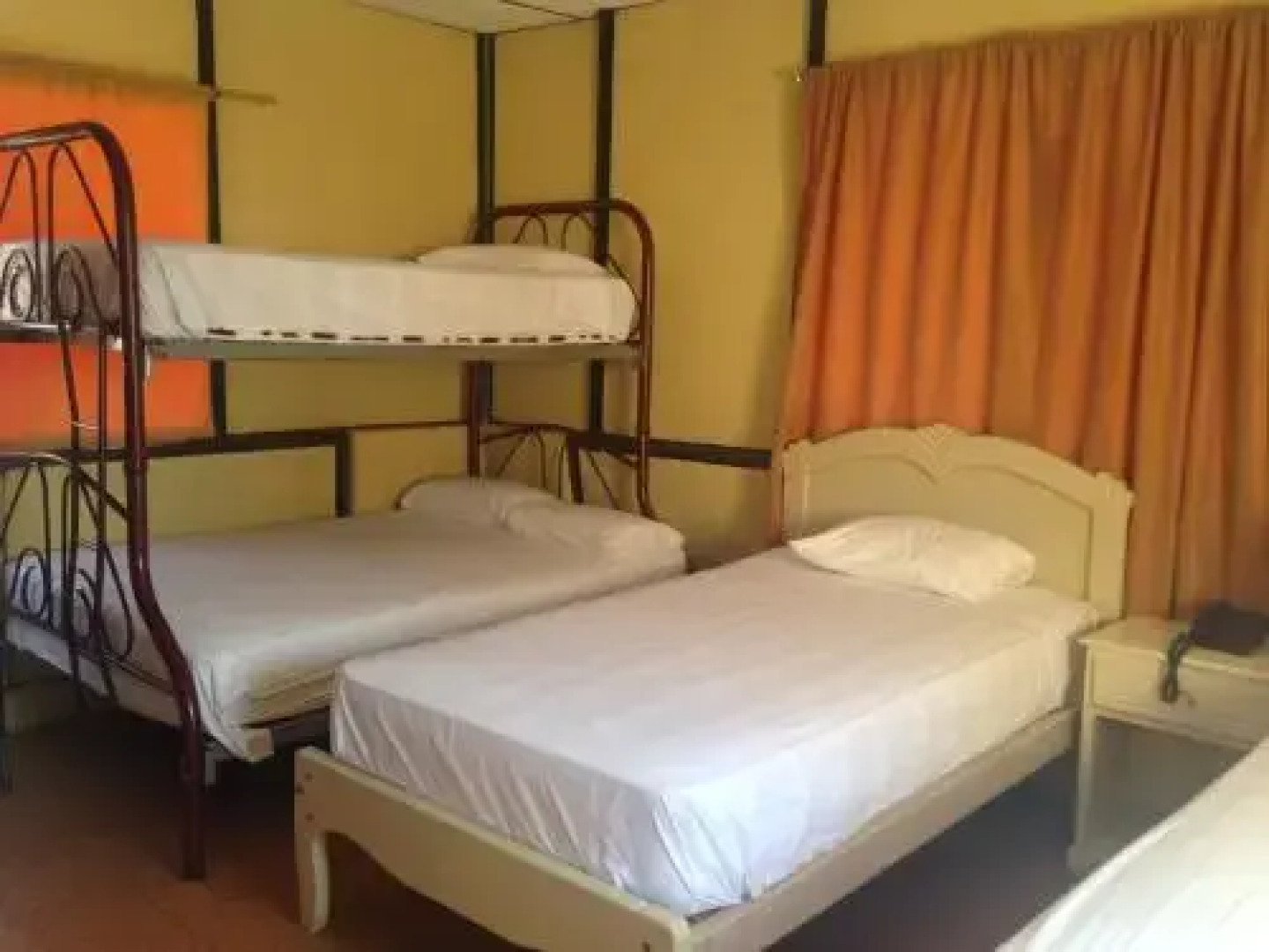 Hostal Manta Tropical