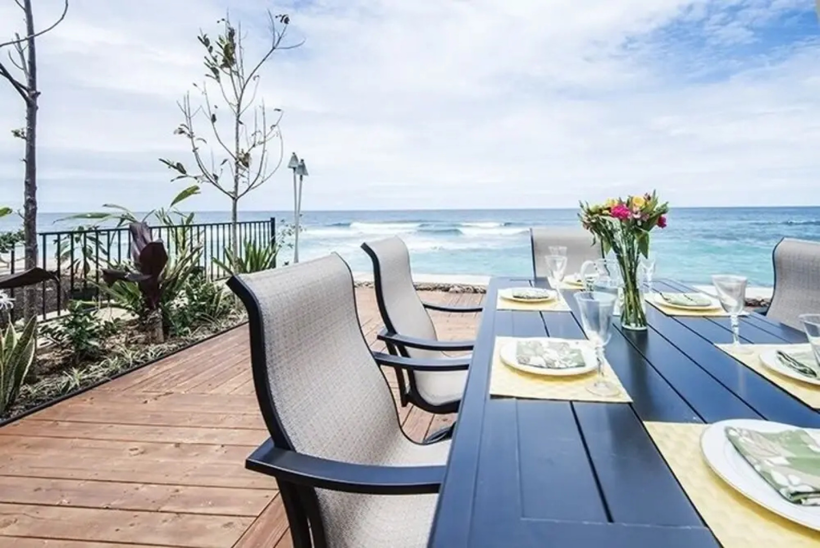 Blue Mahina At Sunset Beach 4 Bedroom Home by RedAwning