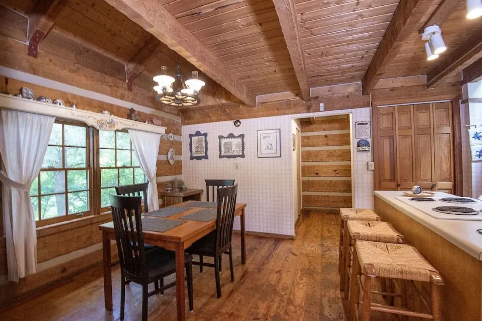 Valhalla by Heritage Cabin Rentals