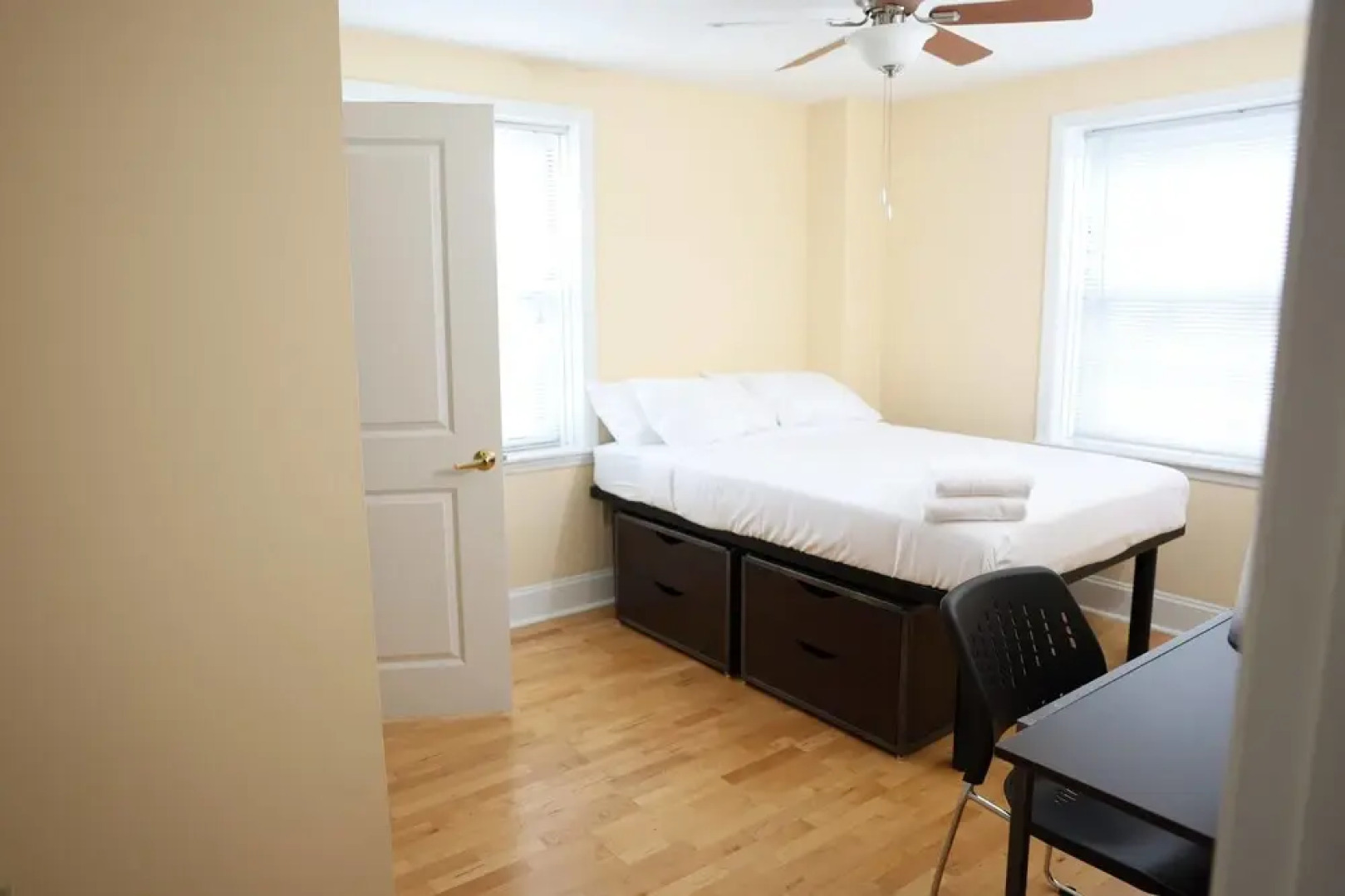 Cozy Off Campus Stay Near Everything