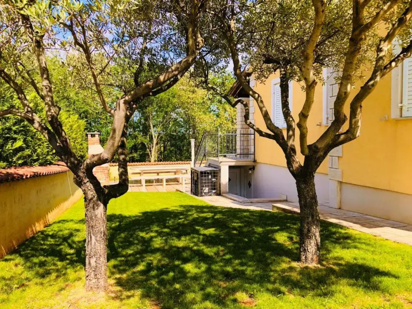 Villa Selo Mekisi the Private Villa With a Heated Pool