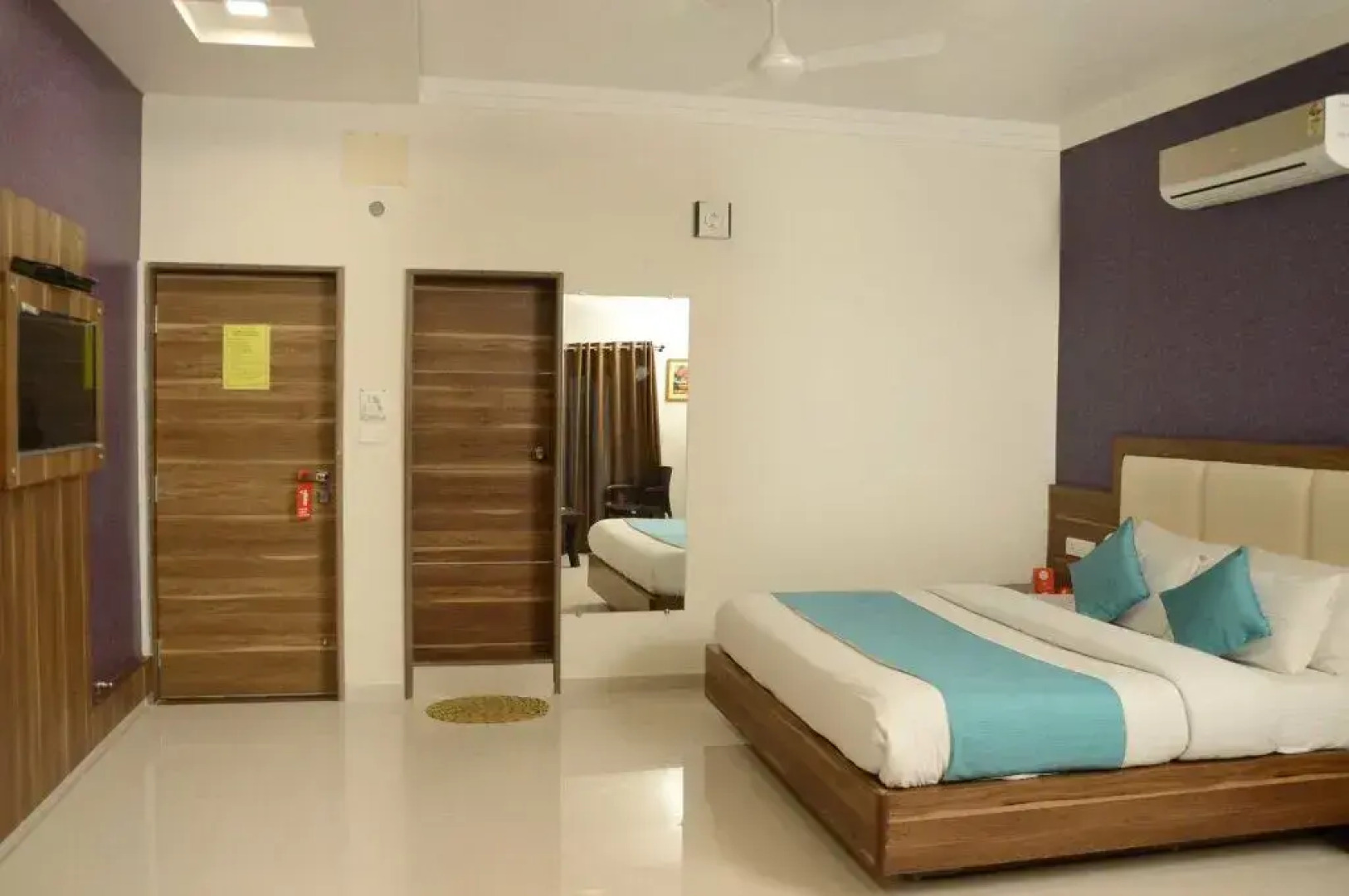 OYO 3422 Hotel Golden Berry