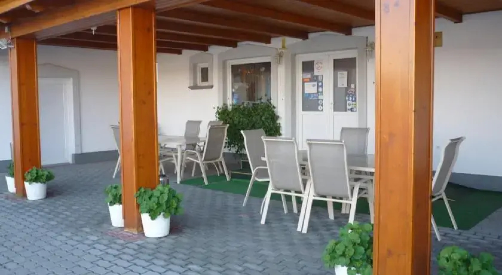 Aero Hotel & Etterem