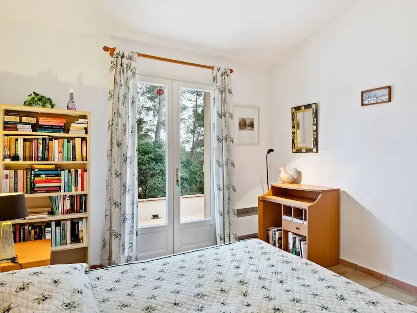 Lavish Villa in Bagnols-en-forêt With Swimming Pool