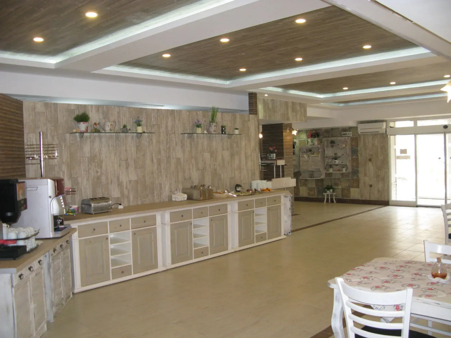 Estreya Palace & Residence