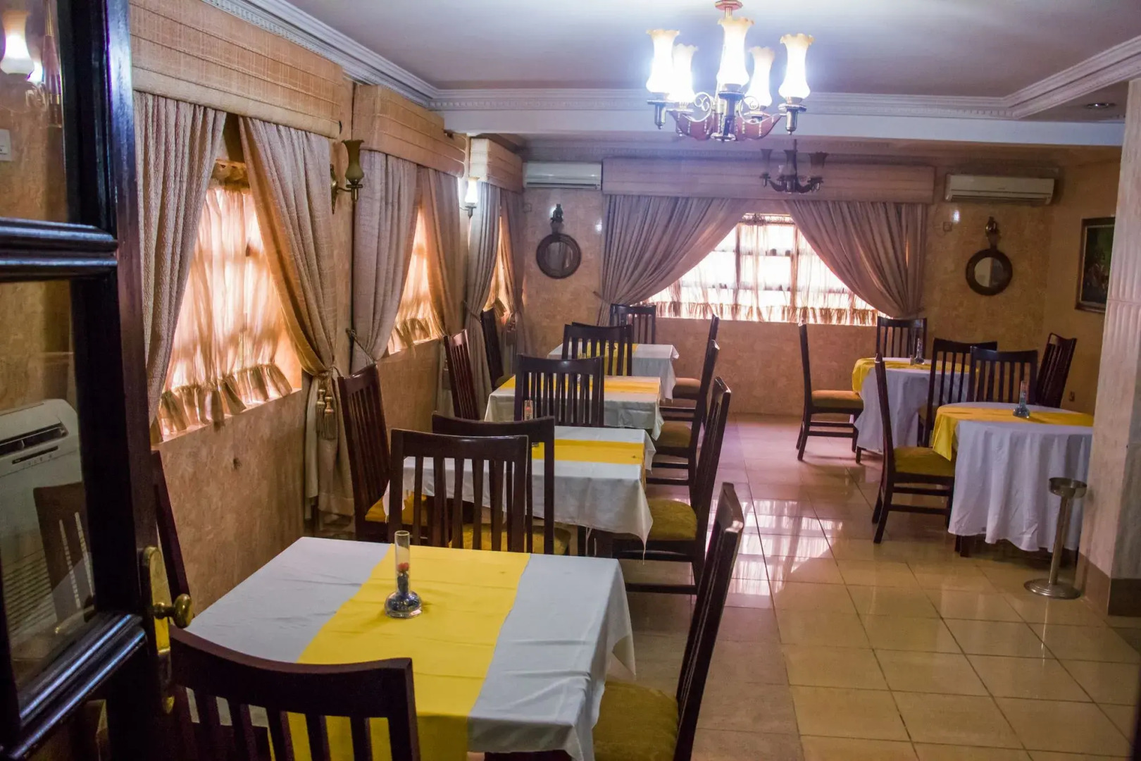 Dees Hotels, Apartments and Suites