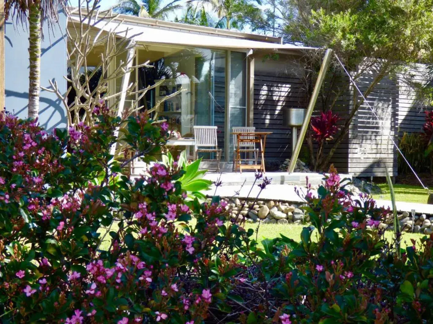 ArtHOUSE Beachfront Accommodation