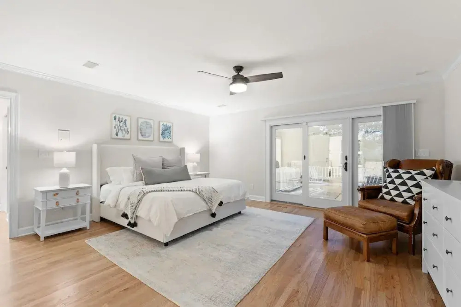 Shoreway Cove by Avantstay Waterfront Pool Dock