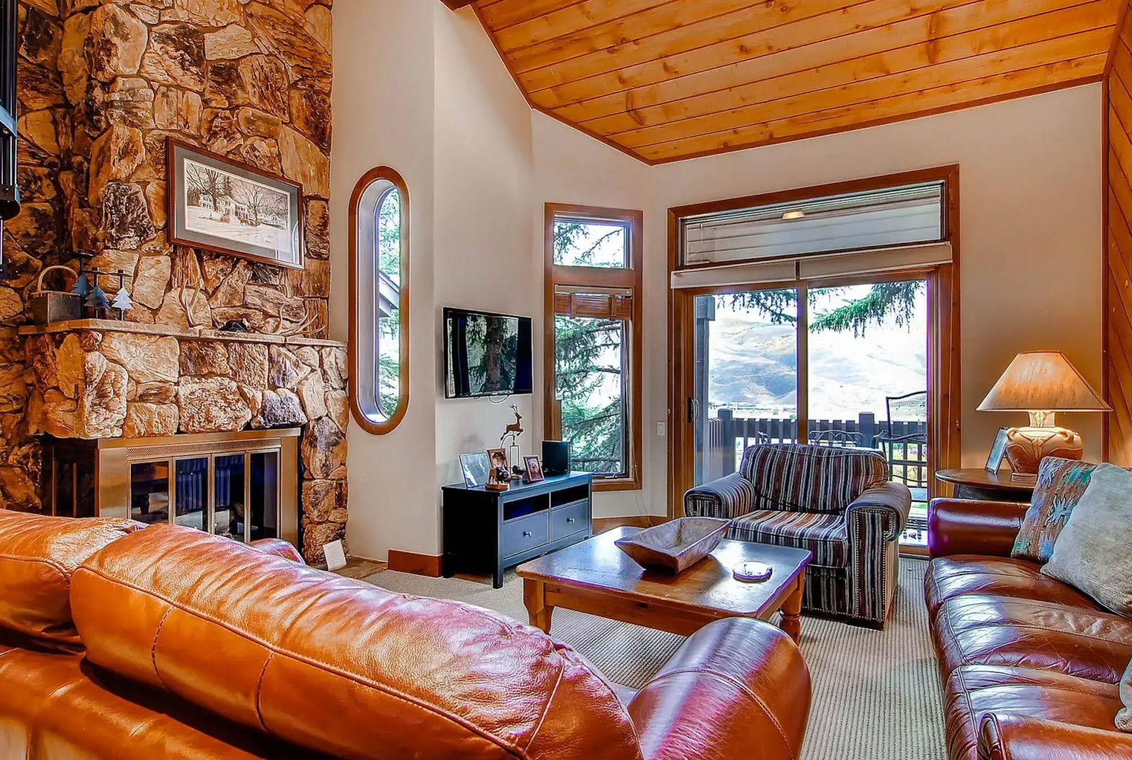 Ridgepoint Townhomes by East West Hospitality