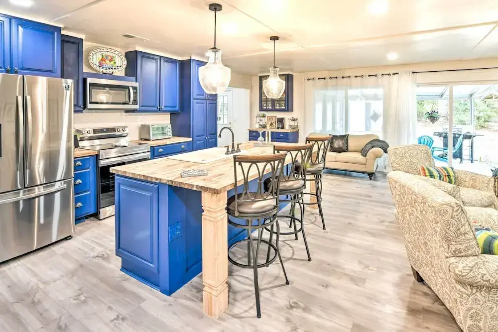 Bright Beaufort Home w/ Porch & Fire Pit!