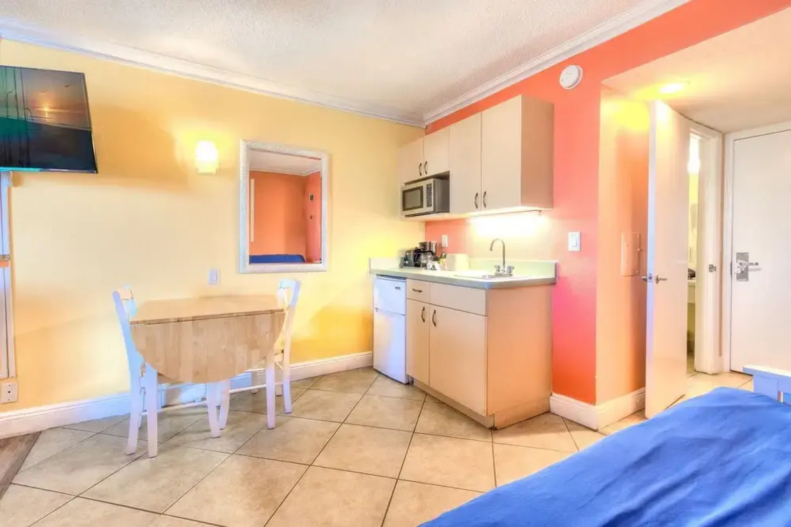 Pelican Pointe #219 Studio Bedroom Home by RedAwning