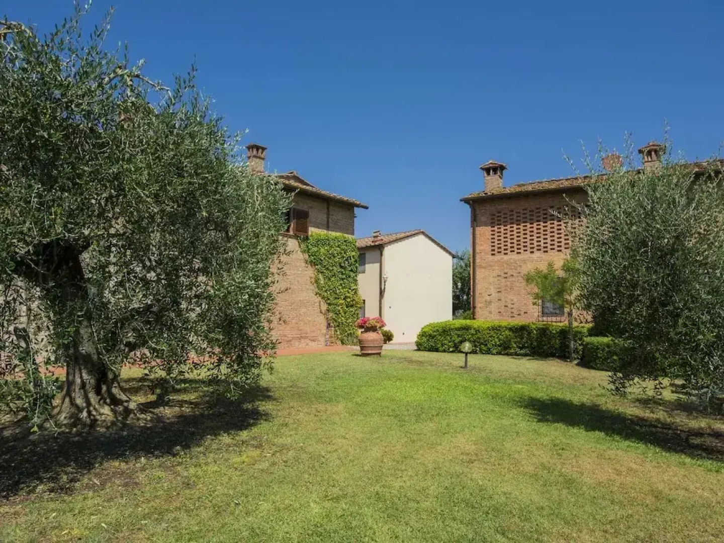 Countryside Home With Private Terrace