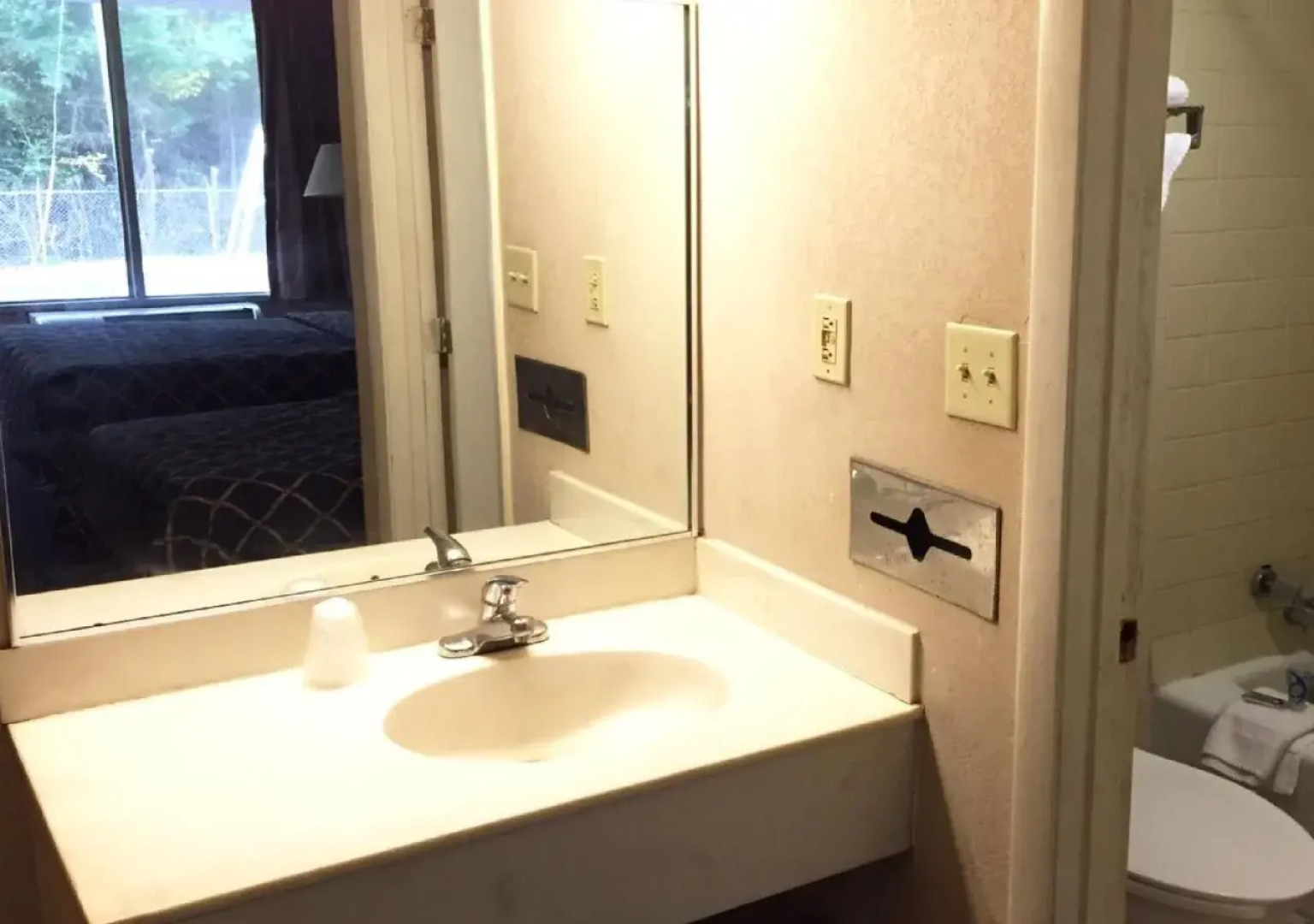 Magnuson Hotel Columbia