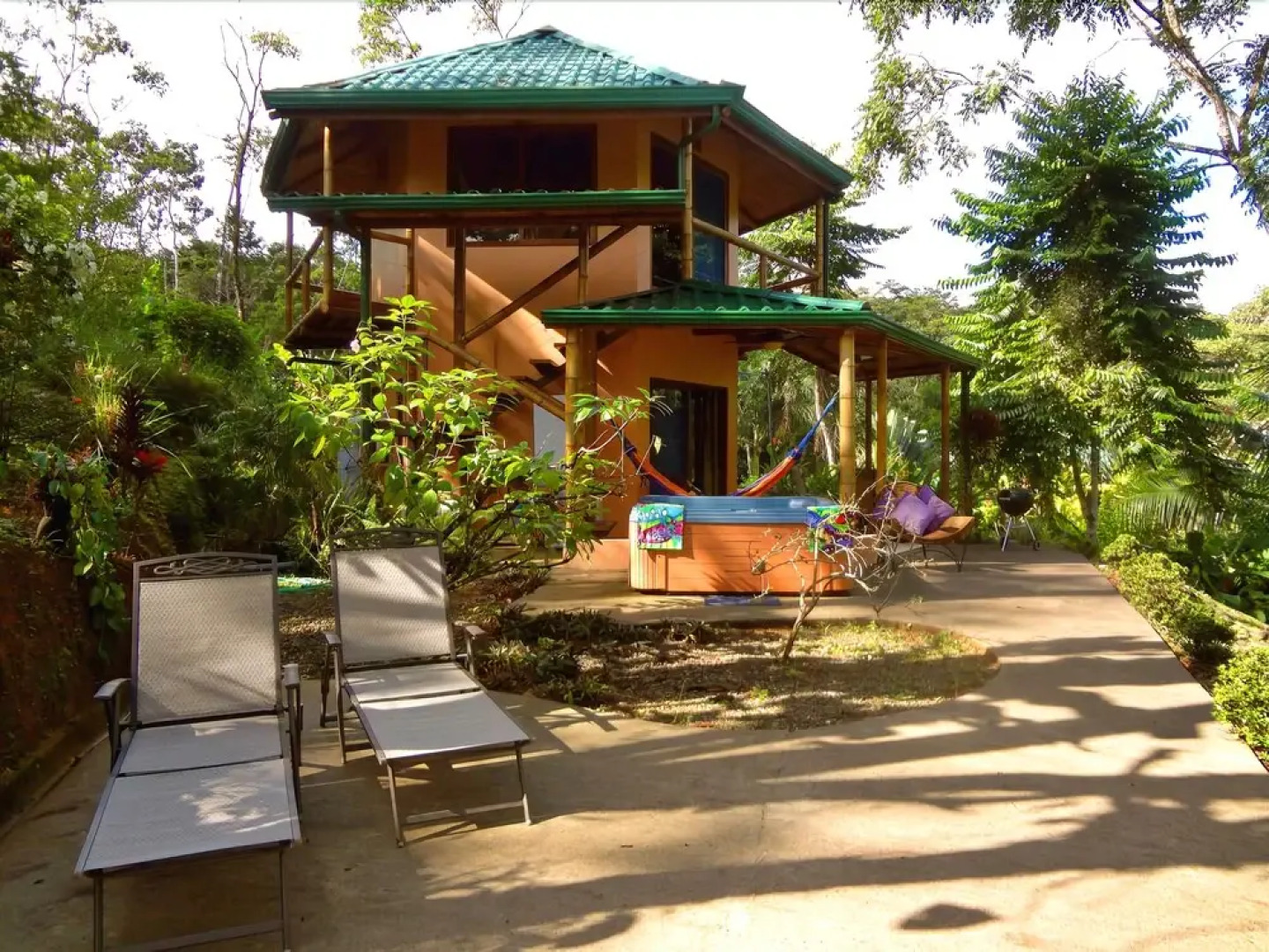 Manoas Luxury Camping and Villa Rentals