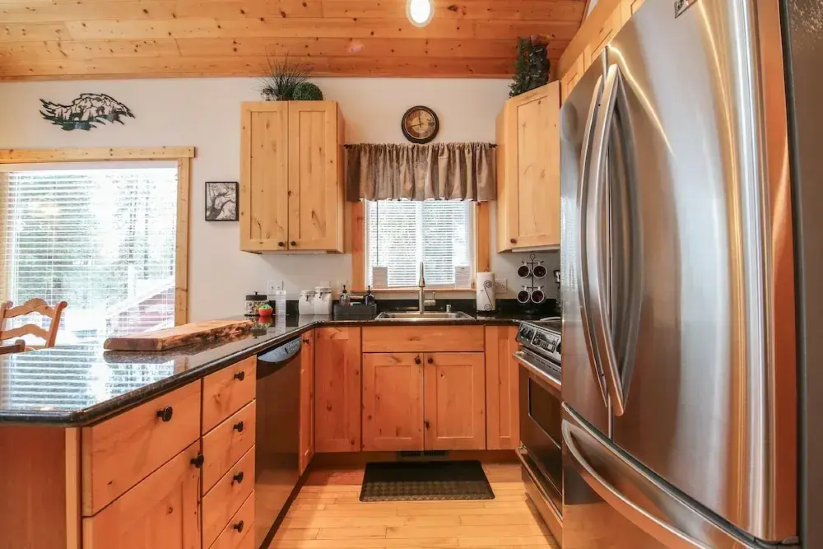 Cascades Adventure Cabin 2 Bedroom Home by NW Comfy Cabins by RedAwning