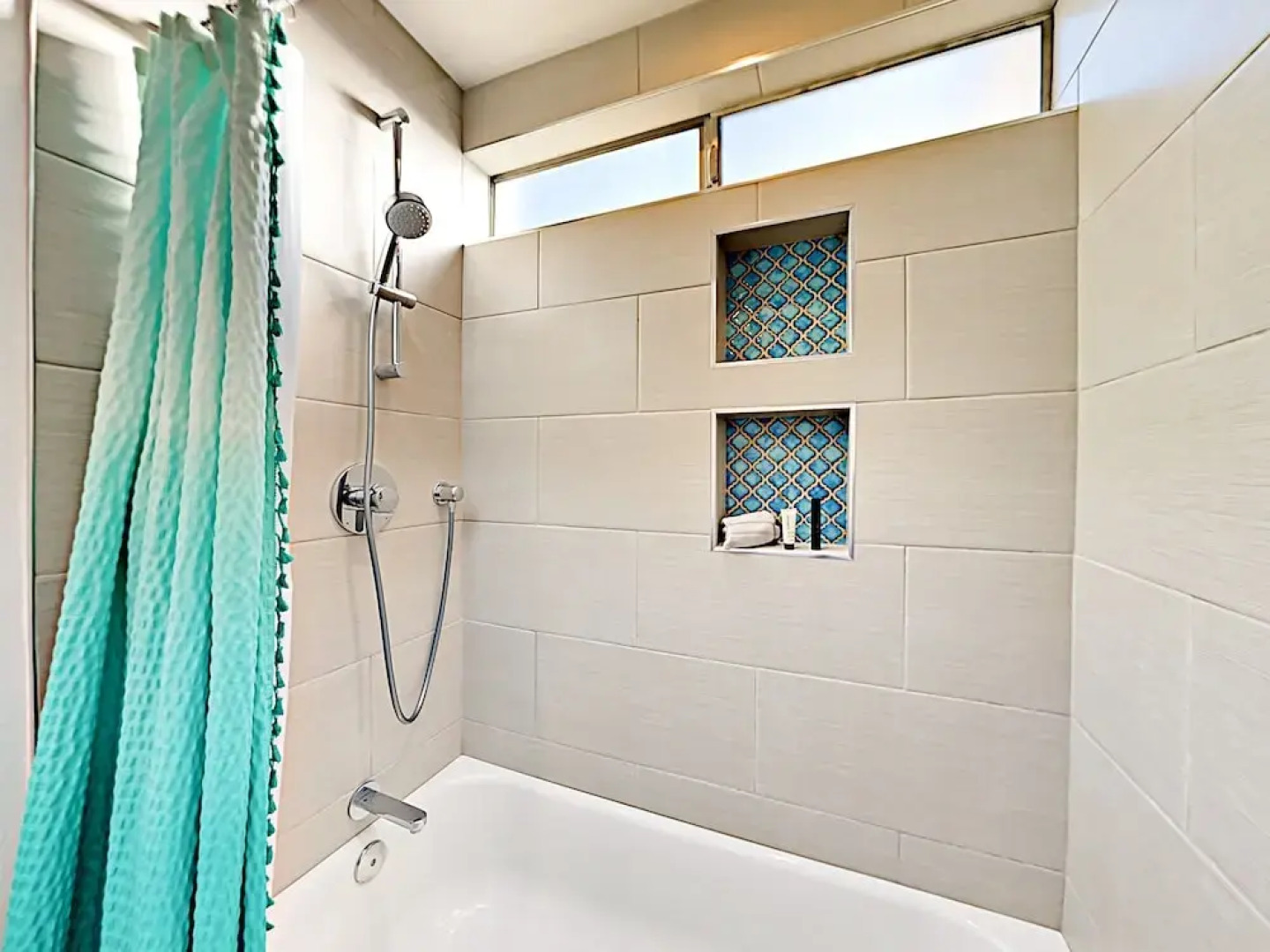 Modern Mountain-View Condo, 1 Block To Beach! Condo