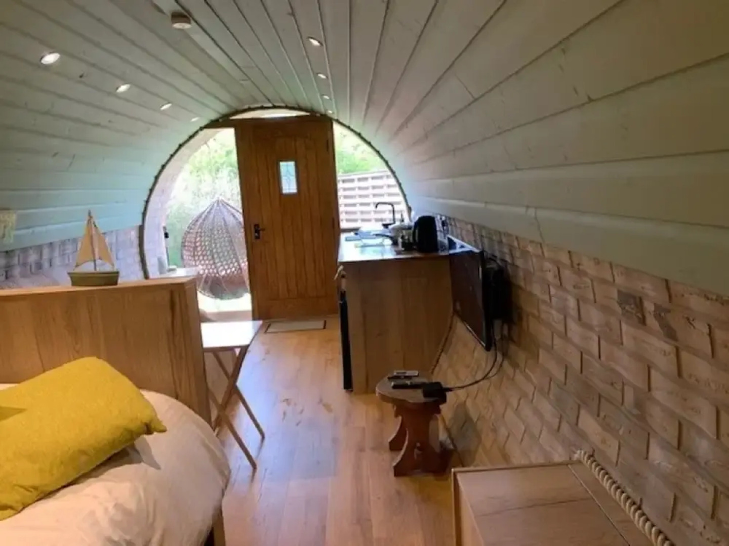 Cosy Escape Heated Luxury pod and hot tub