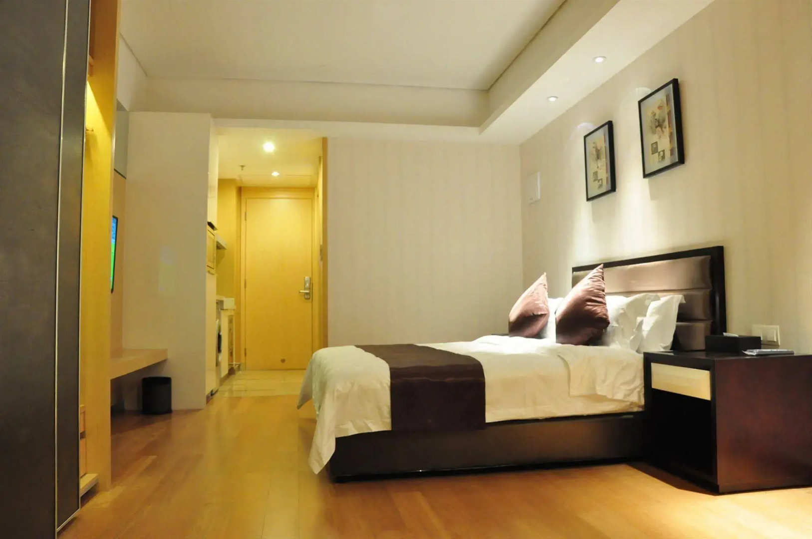 BaiHe International Apartment Hotel