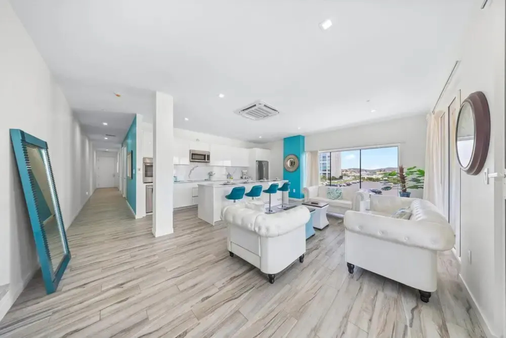 The Cove 106 in Palm Beach Aruba - Prime Location - Free Parking