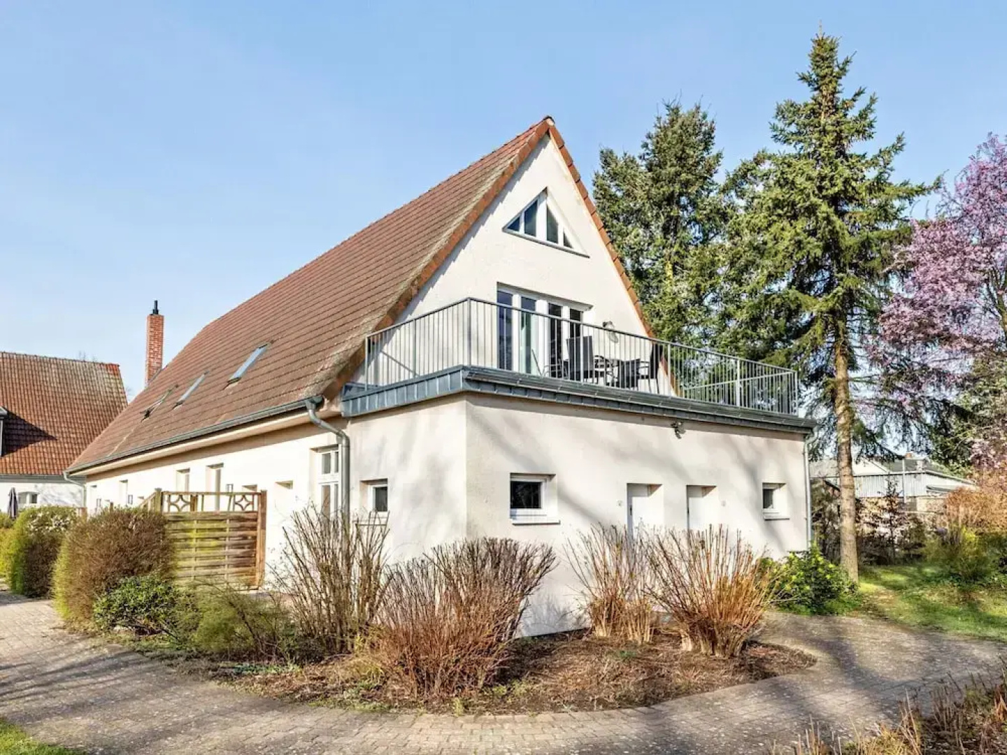 Apartment by Lake Muritz With Marina Views