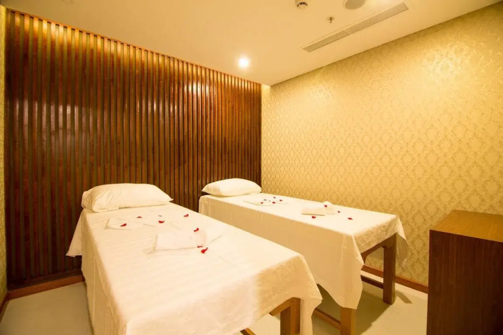 Gold Coast Hotel Resort & Spa