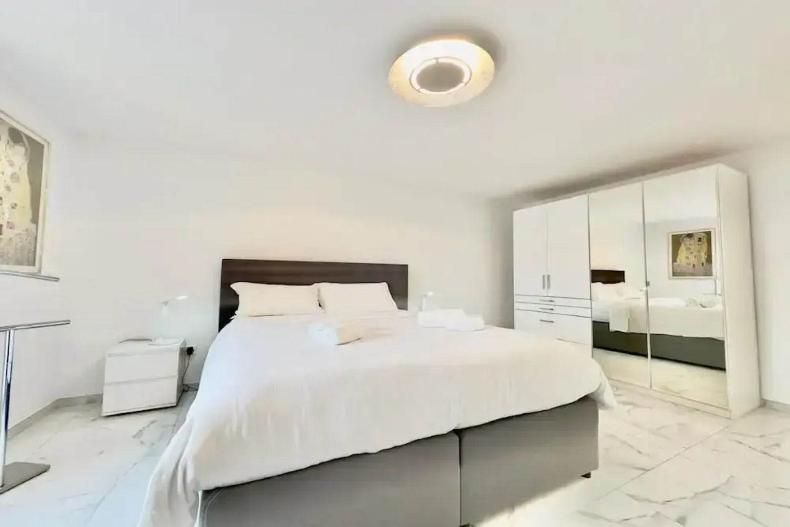 Yellow View Apartment