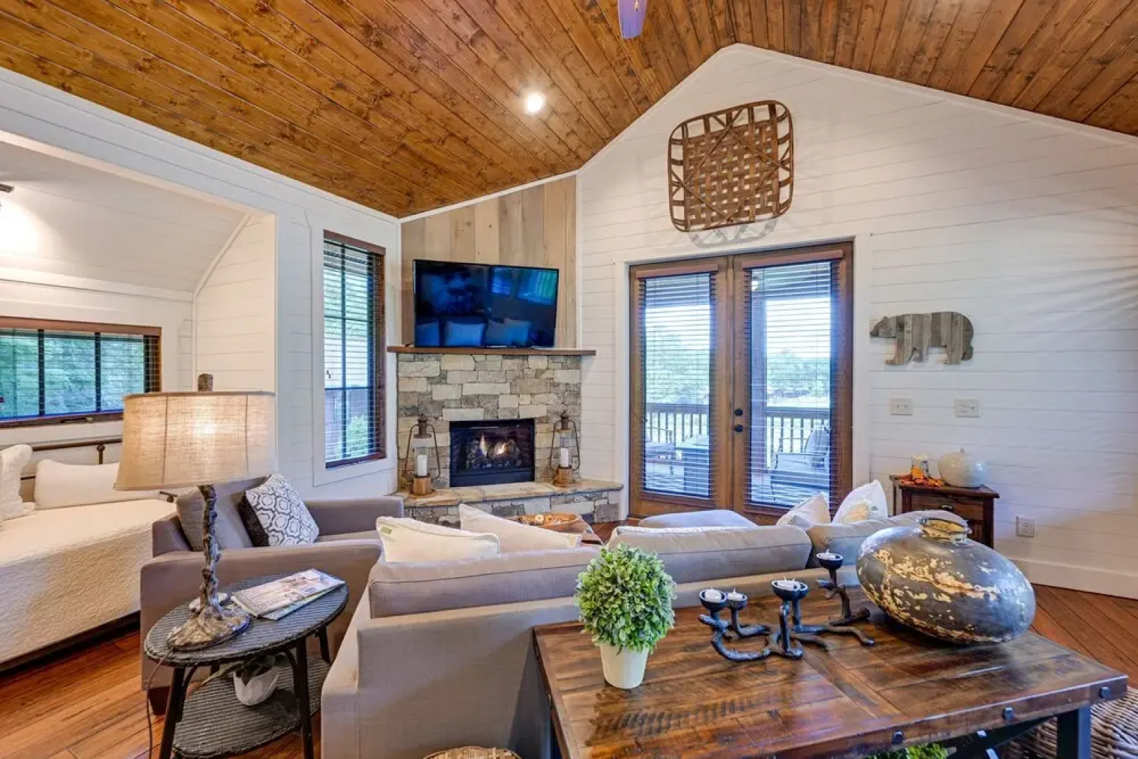 Modern-rustic Glenville Cabin: Golf, Hike + Unwind