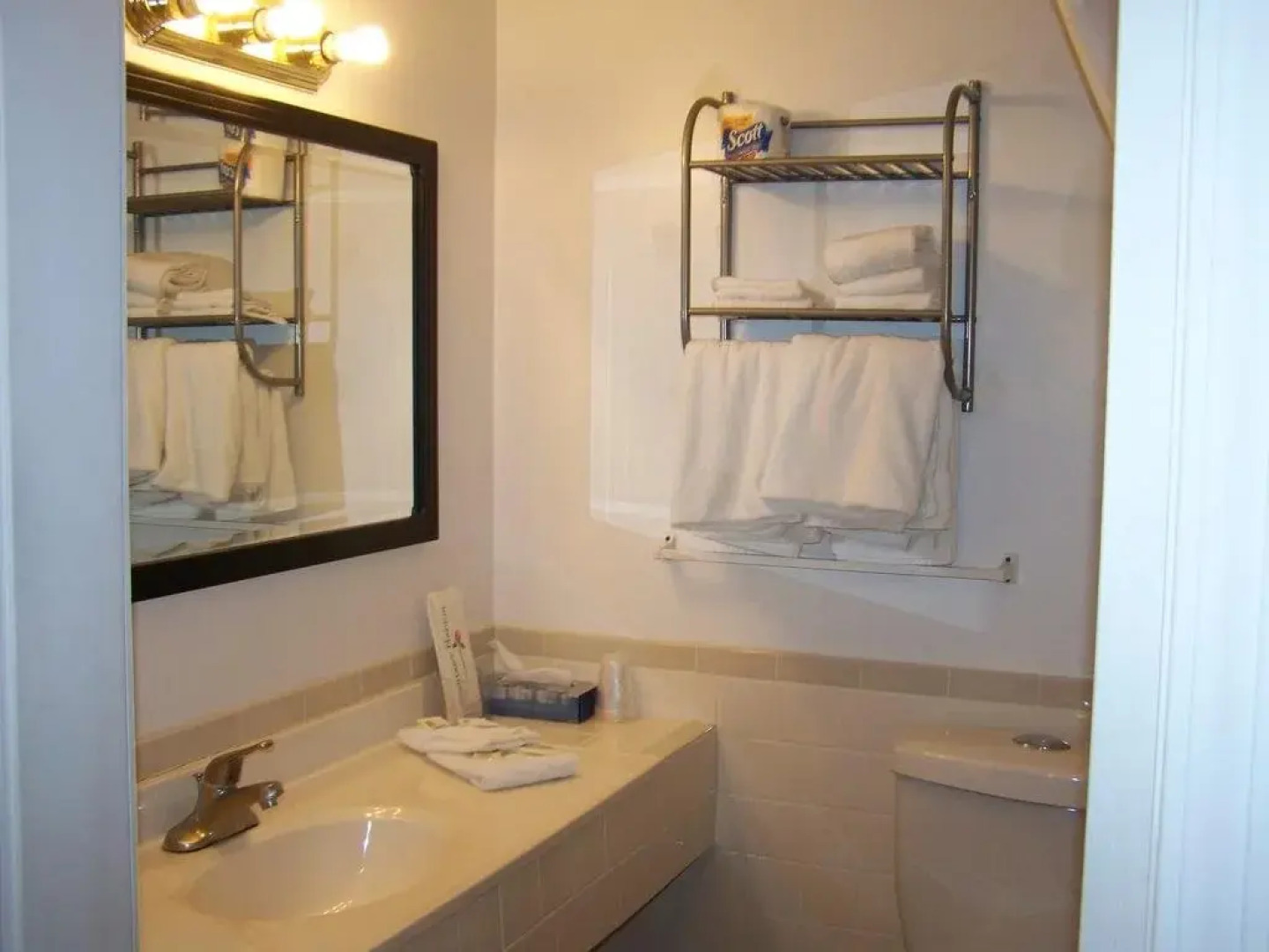 Golden Knight Inn and Suites