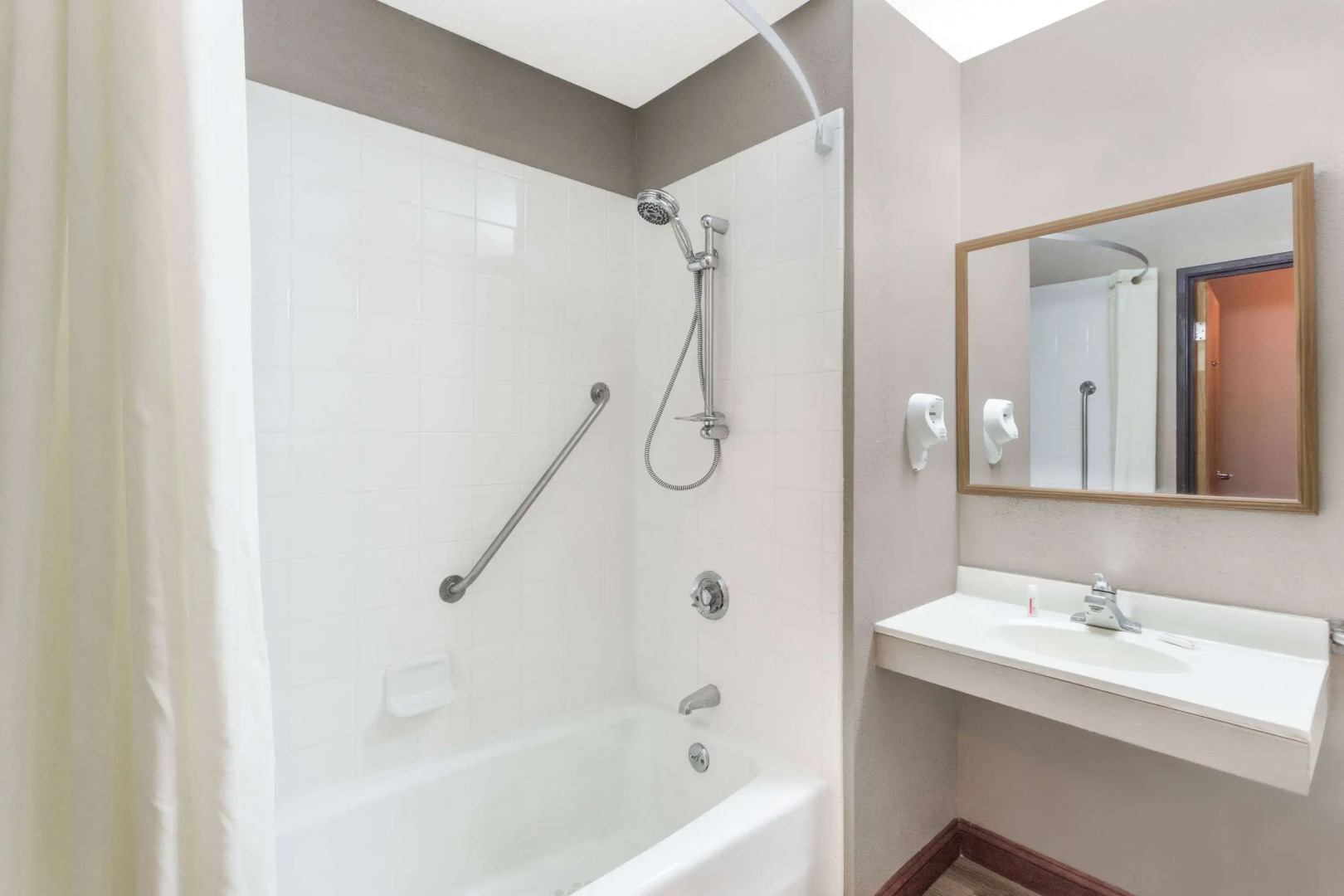 Super 8 by Wyndham Kenosha/Pleasant Prairie