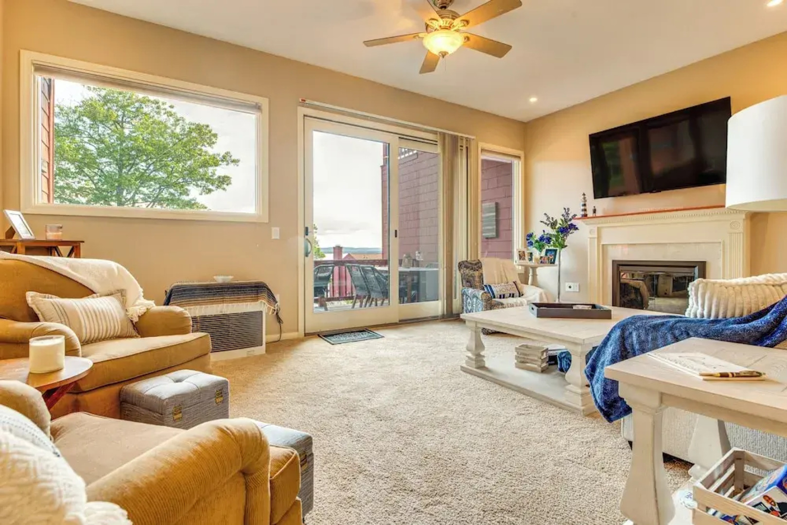 Waterfront Community: Lake Winnipesaukee Retreat!