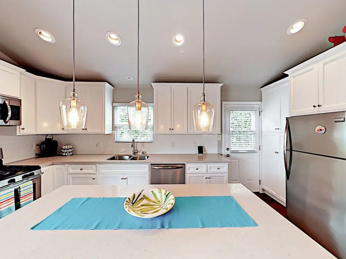 Bright 3BR Main Street El Segundo by RedAwning