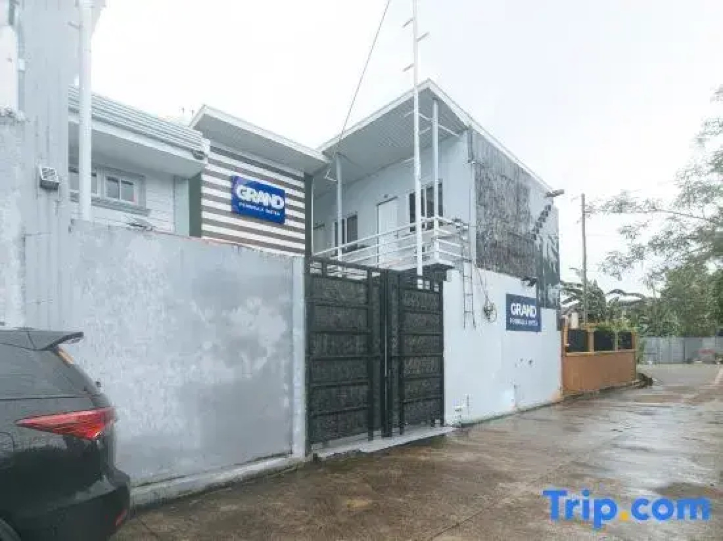 RedDoorz Premium @ THE GRAND PENINSULA SUITES