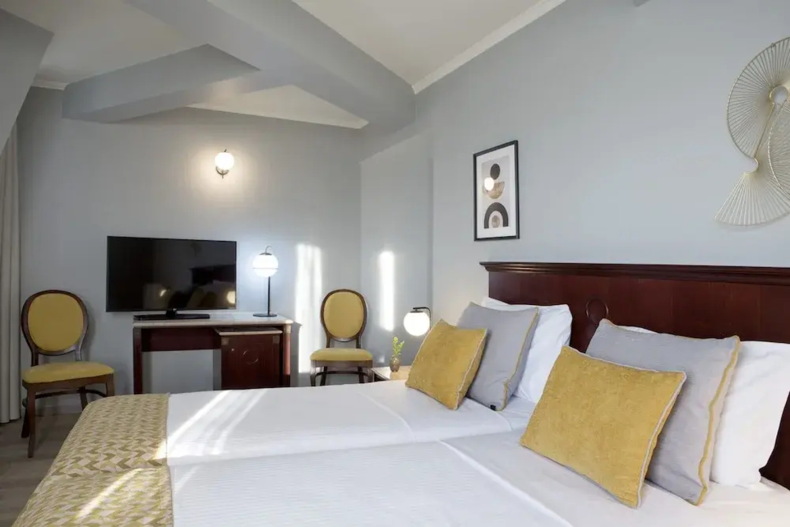 Zeus Essence Bucharest Venezia