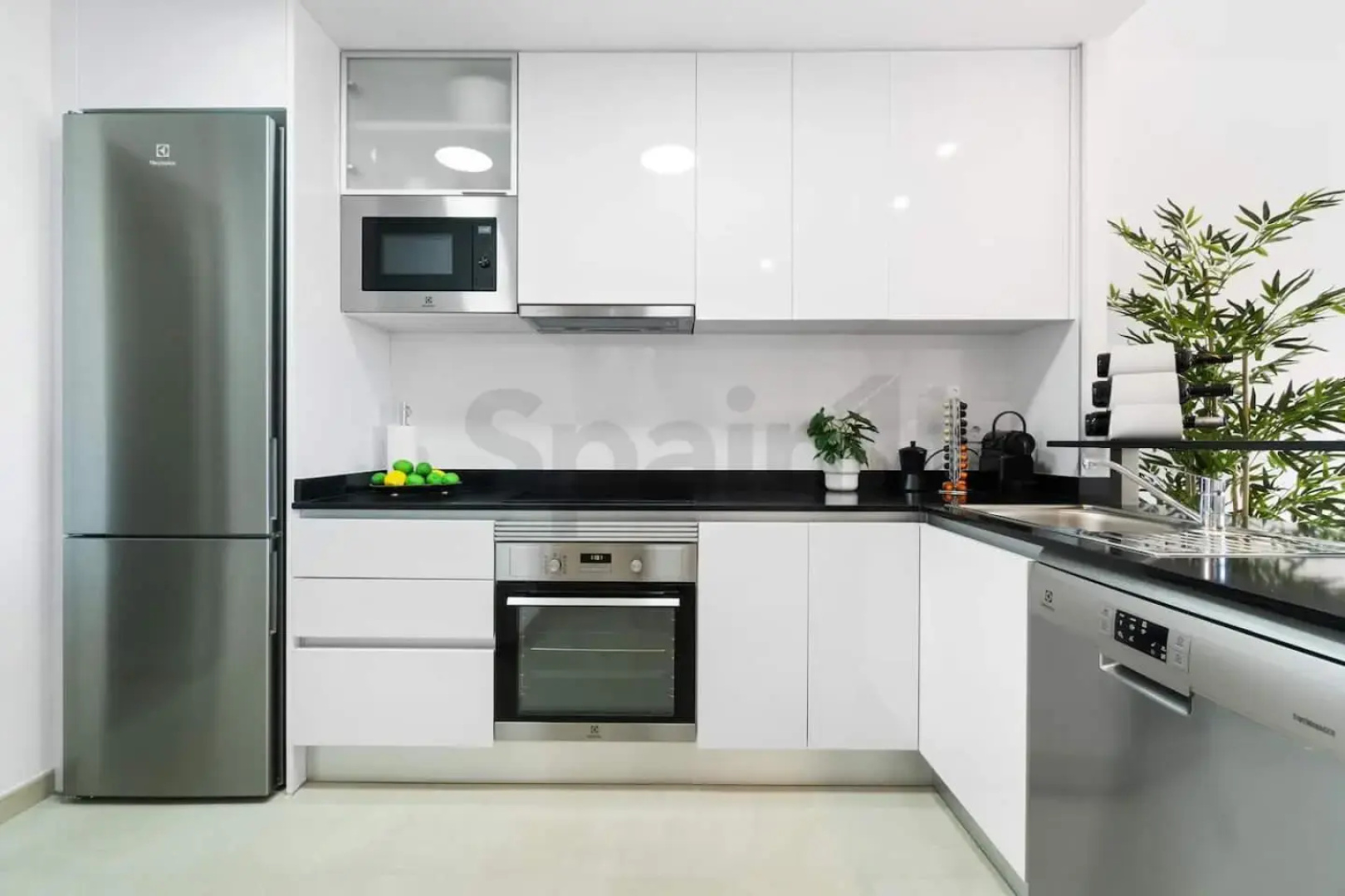 Exclusive apartment in Flamenca Village with gym, sauna, 3 pools - 600 m from the beach