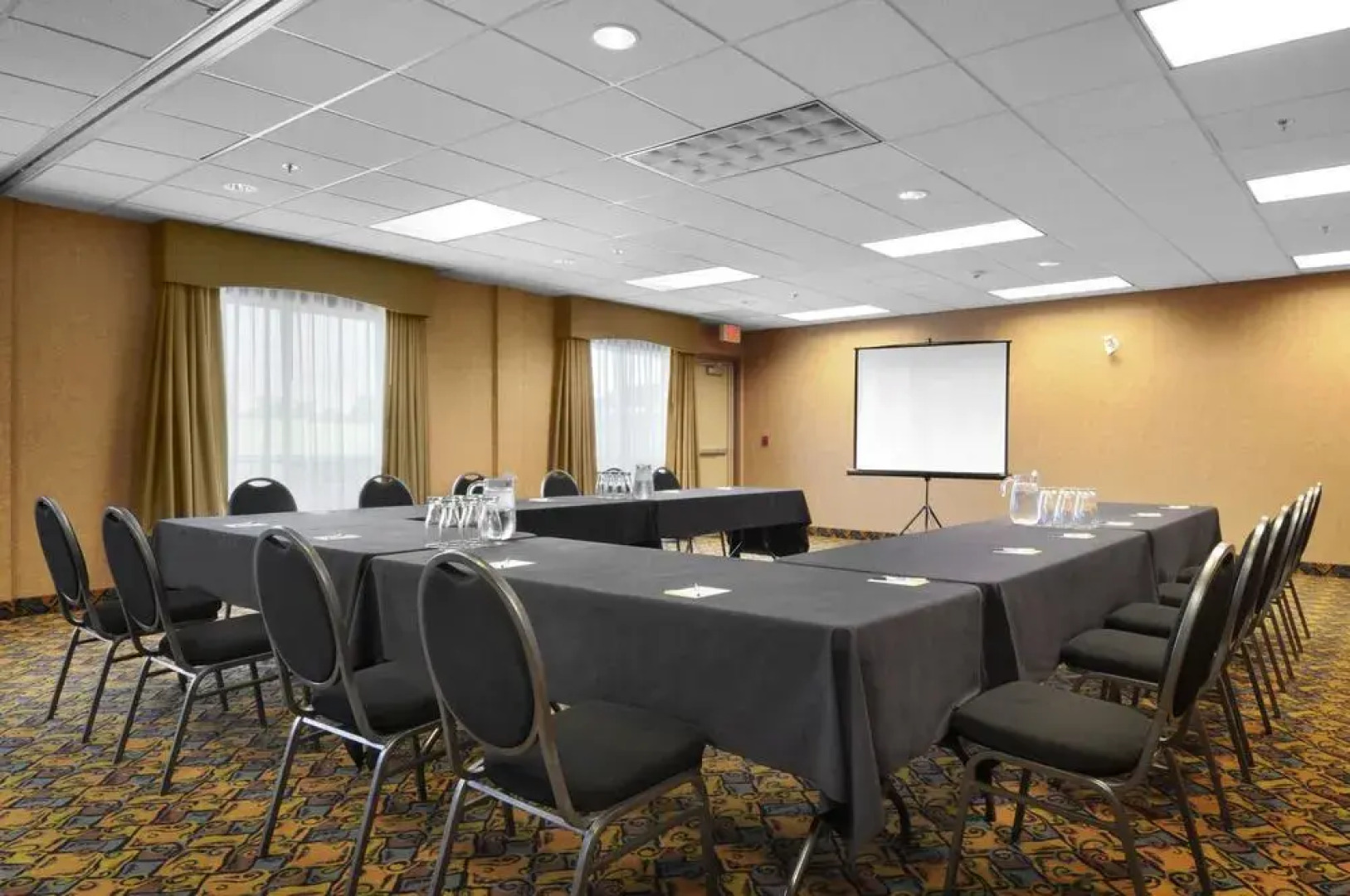 Days Inn & Suites Strathmore