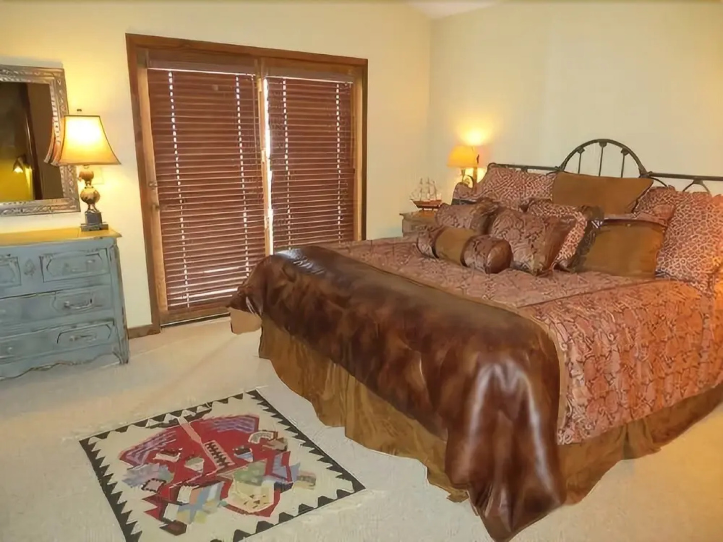 Crested Mountain North by CB Lodging