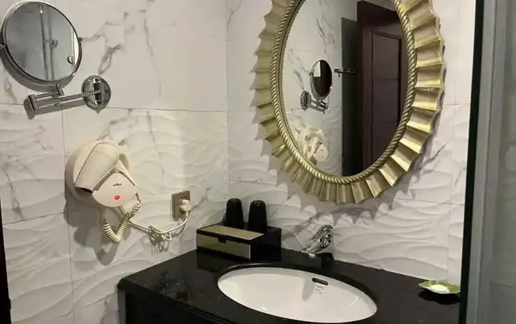 Cat Ba Rosalia Hotel