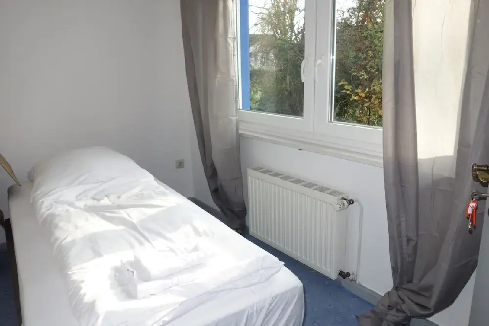 Tolstov-Hotels Large 3 Room Apartment with Garden