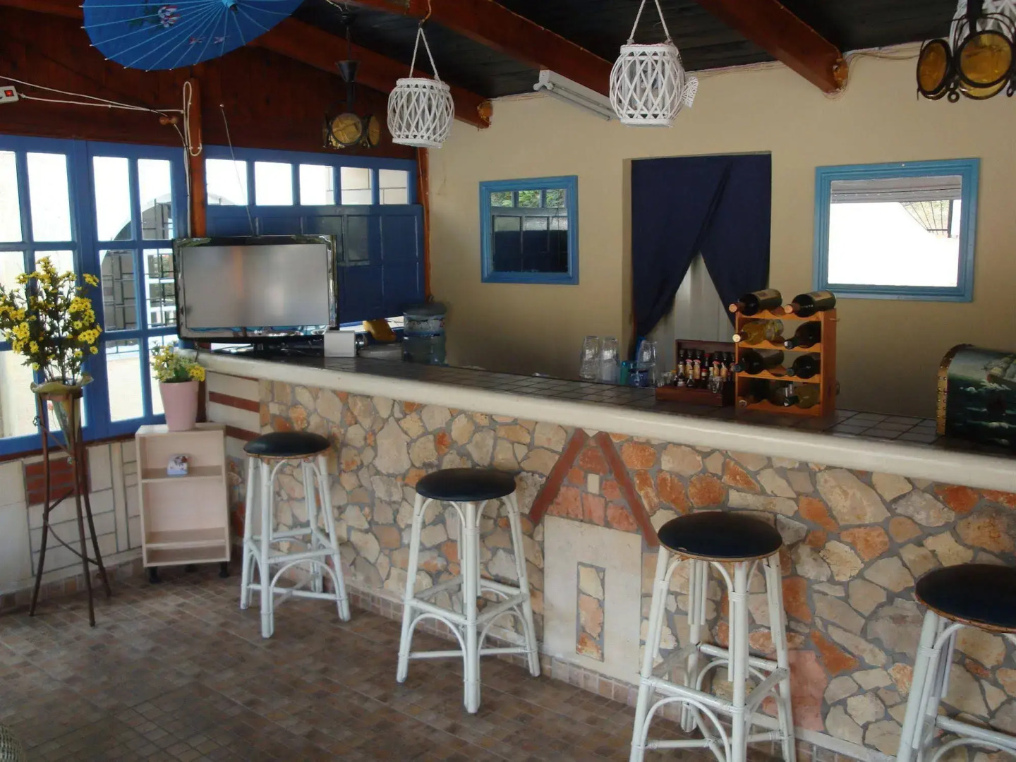 Maria-Flora Apartments