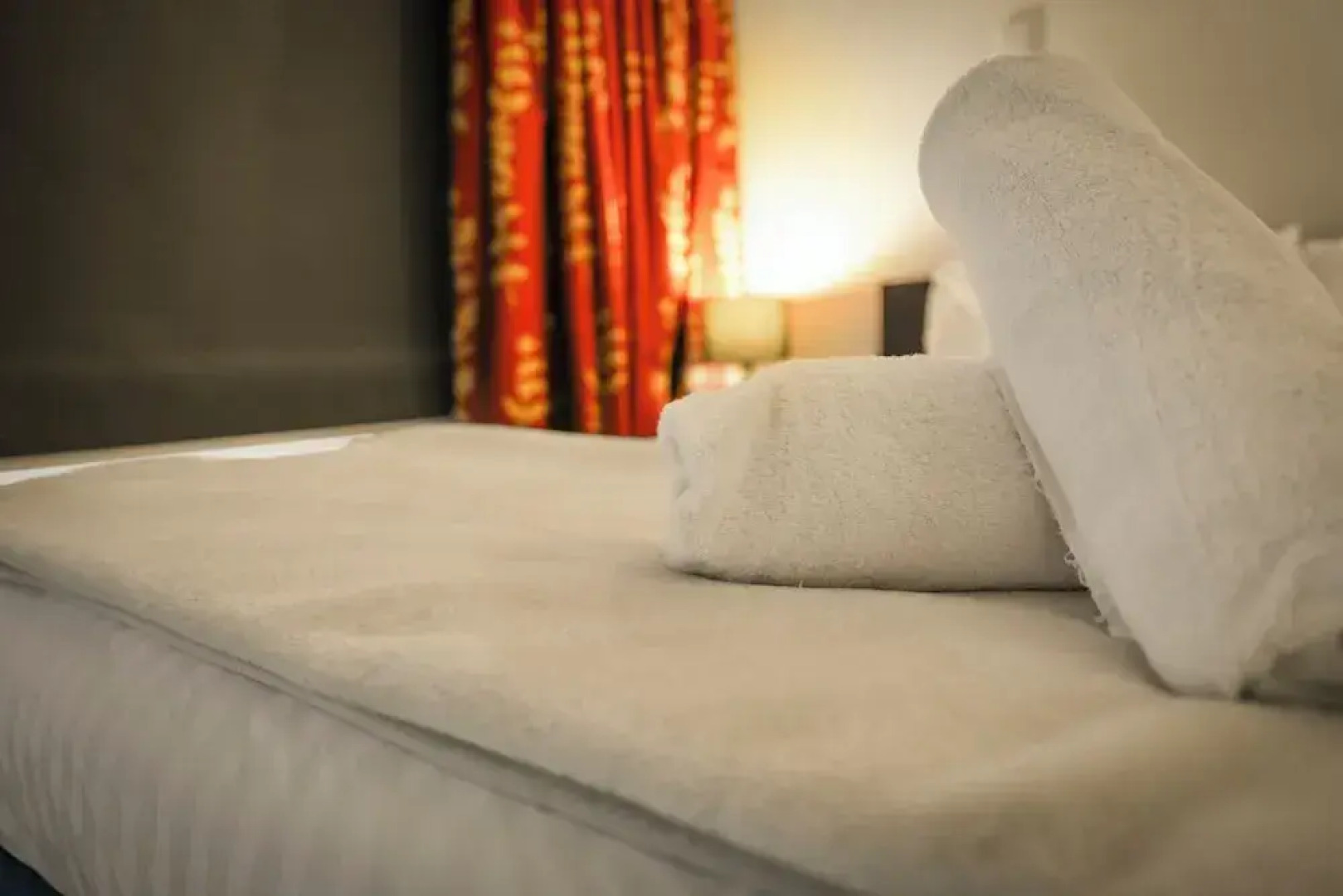 Waterfront Home - Gorgeous Views - 2 Bed